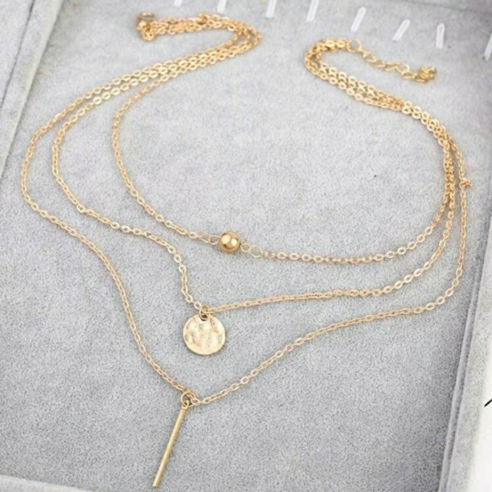 Triple layered necklace